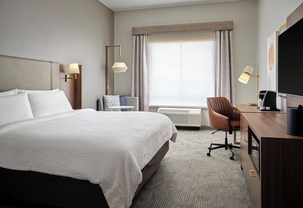 Standard Room, 1 King Bed, Mobility Accessible (Top Floor) - Photo 1