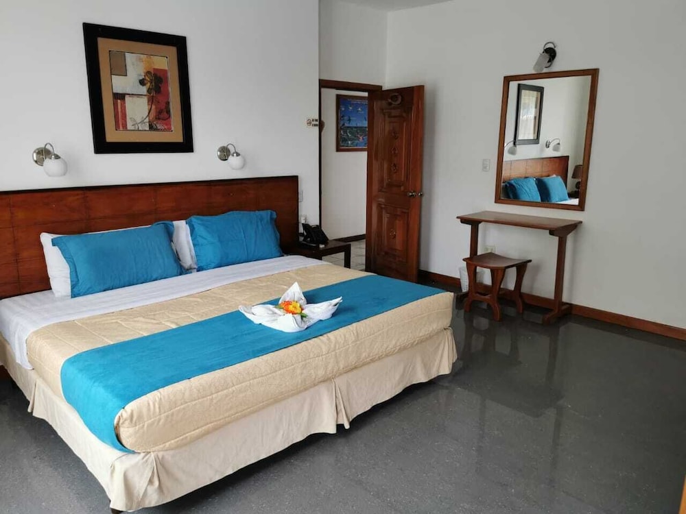 Economy Single Room, Ensuite photo 2