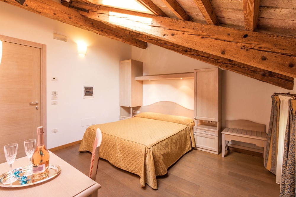 Double Or Twin Room photo 1