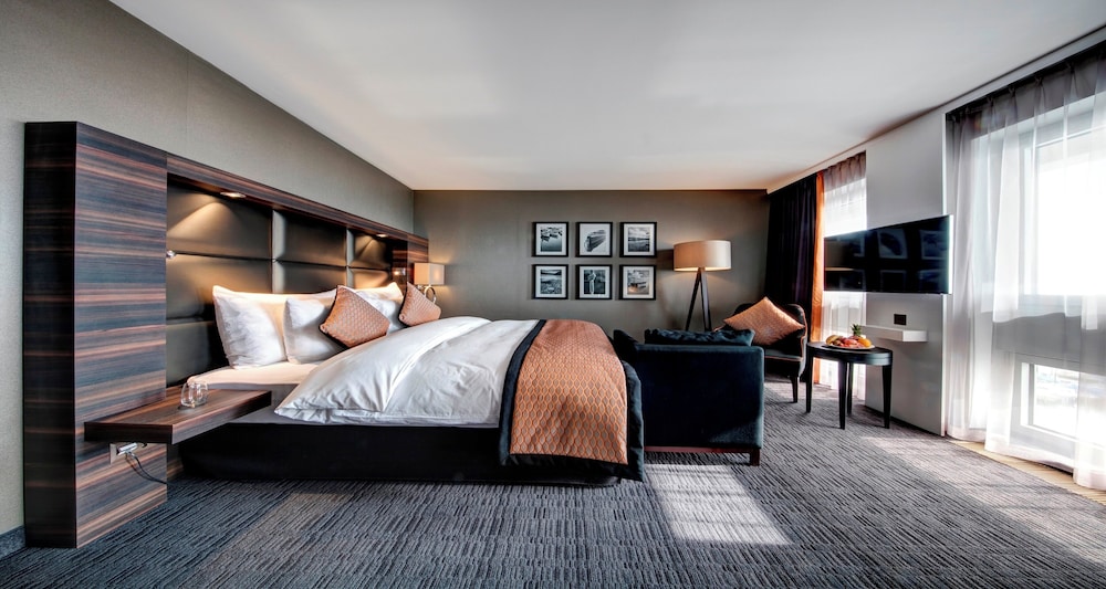 Family Triple Room, City View - Photo 2
