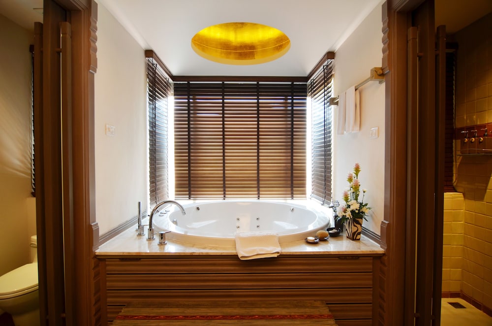 Junior Suite Room with Jacuzzi - Photo 13
