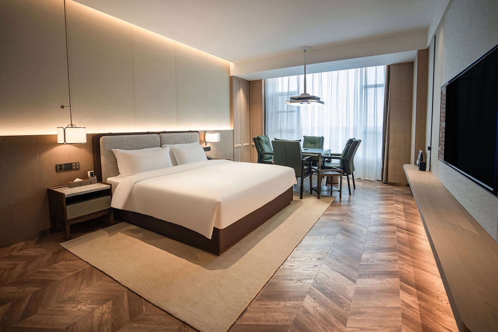 Room, 1 King Bed with Sofa bed, Smoking (Leisure)