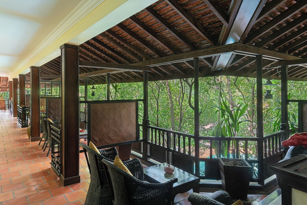 Deluxe Triple pool view - Photo 4