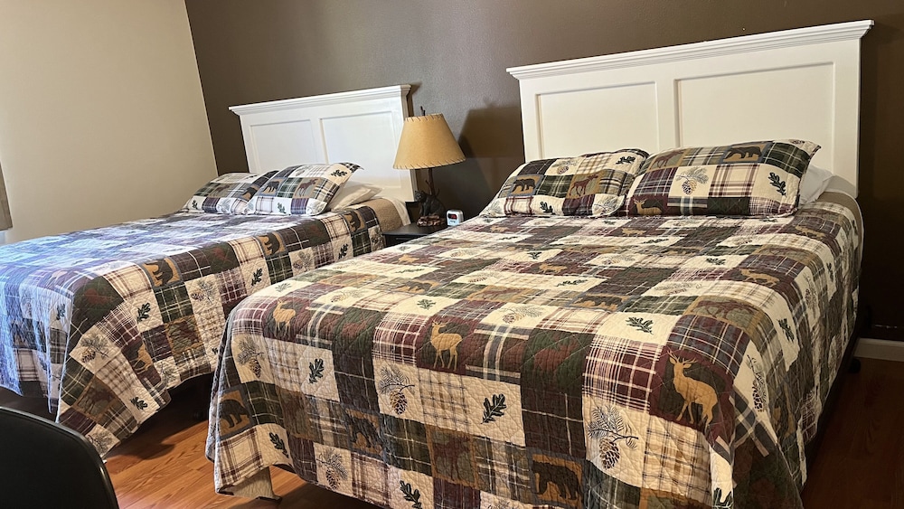 Economy Room, 2 Queen Beds photo 3