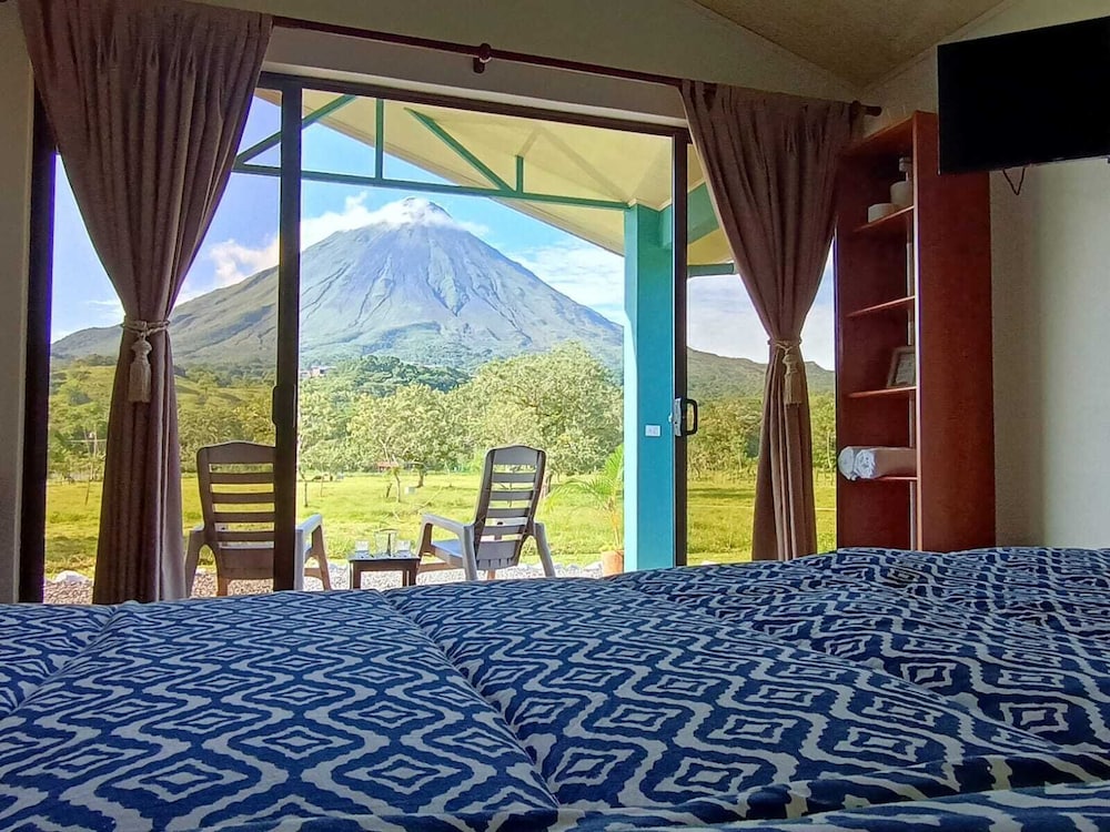 Deluxe Double Room, 1 King Bed, Non Smoking, Mountain View photo 3