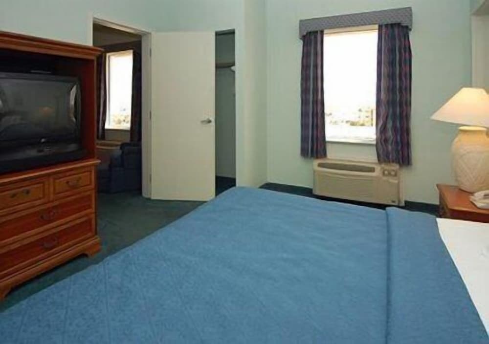 Standard Suite, 1 King Bed - Photo 2