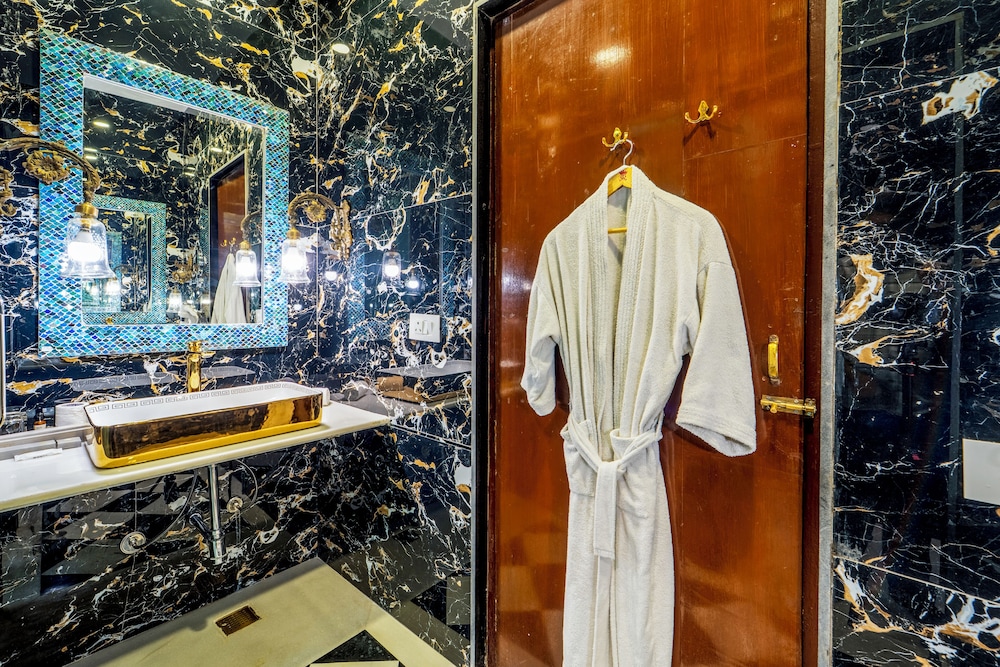 Royal Salute Suite - Photo 3