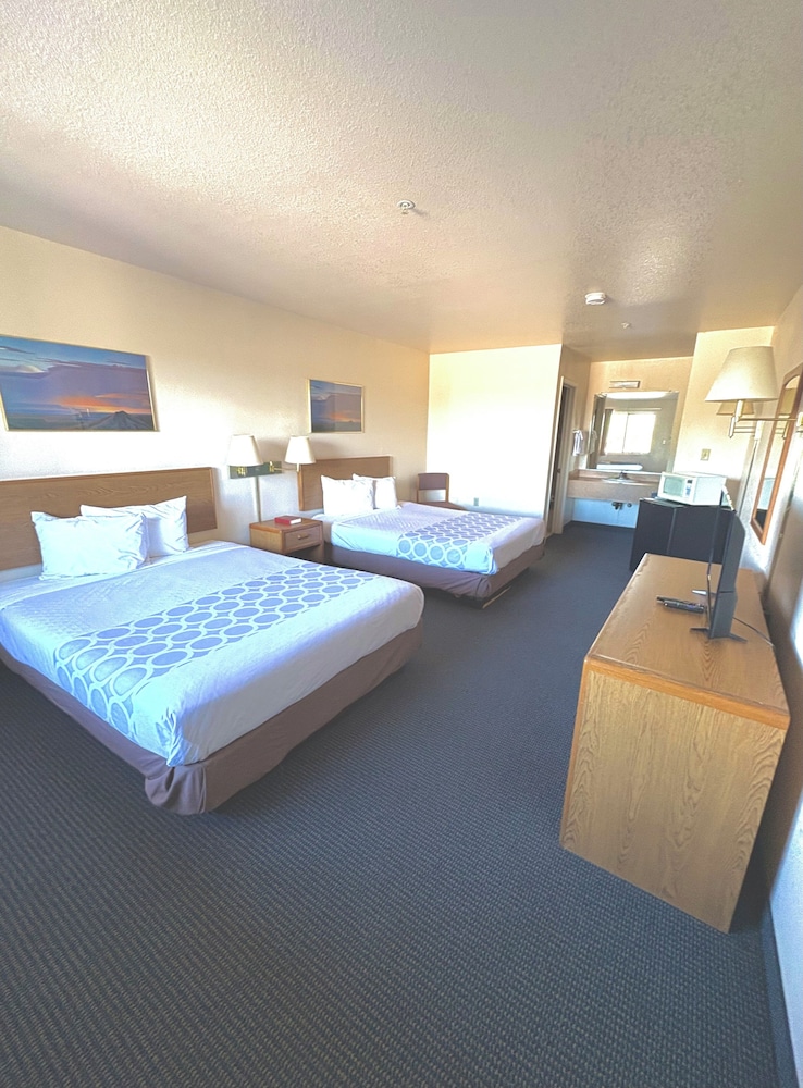 Standard Room, 2 Queen Beds, Non Smoking - Photo 3