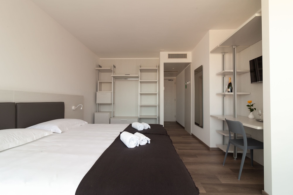 Executive Room - Photo 4
