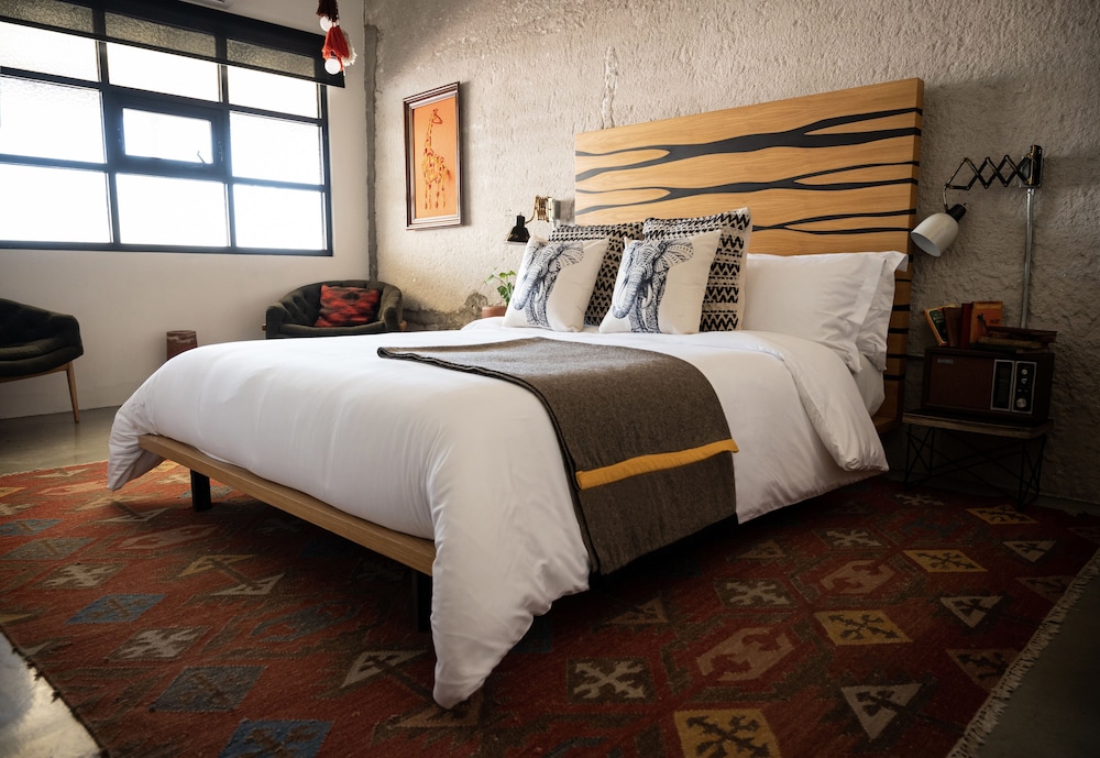 Suite - Photo 17