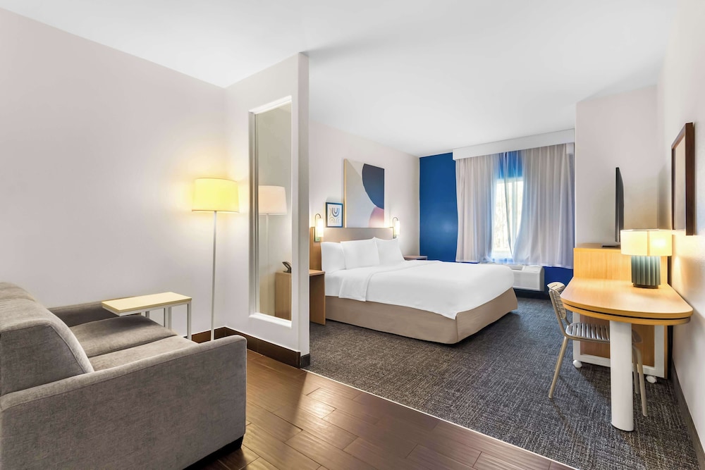 Room, 1 King Bed, Accessible (Hearing) - Photo 2