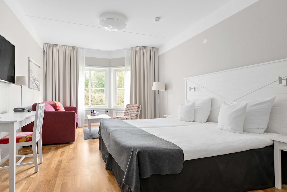 Superior Room, 2 Twin Beds, Non Smoking (with Sofabed) - Photo 3