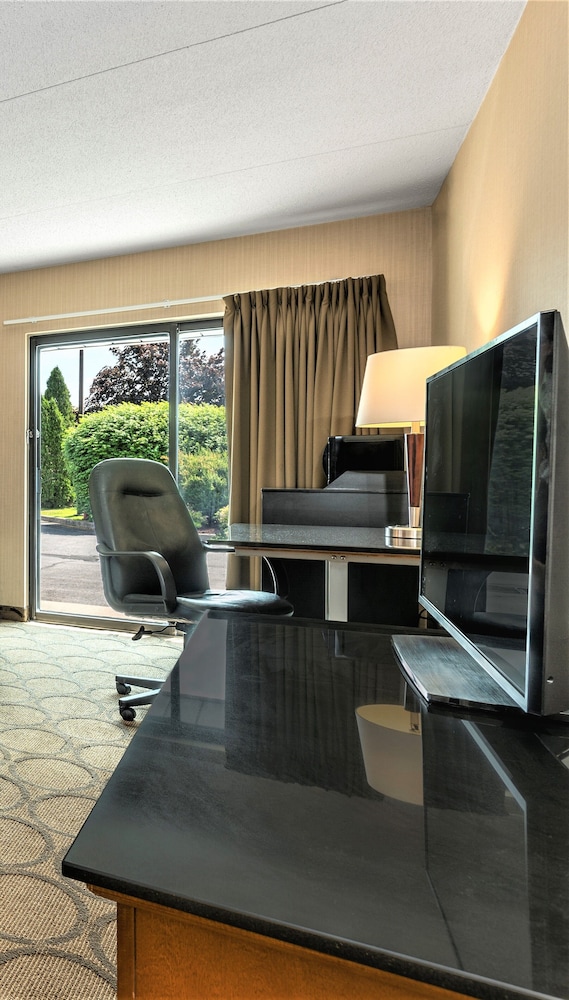 Standard Room, 2 Double Beds, Non Smoking, Ground Floor - Photo 3