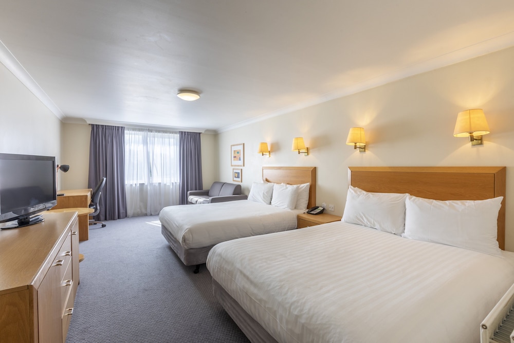 Standard Room, Multiple Beds - Photo 5