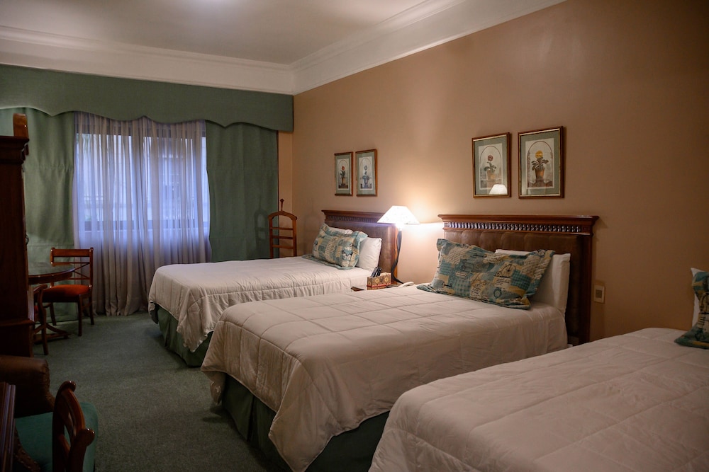 Junior Suite Queen - Photo 1
