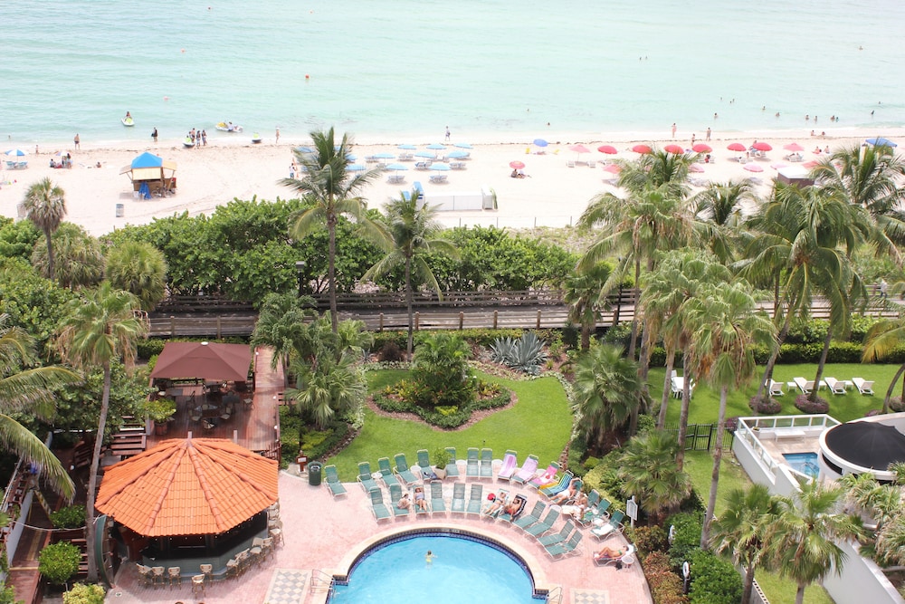 Deluxe Room, 1 King Bed, Ocean View - Photo 4