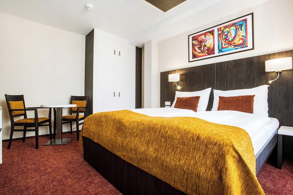 Deluxe Suite