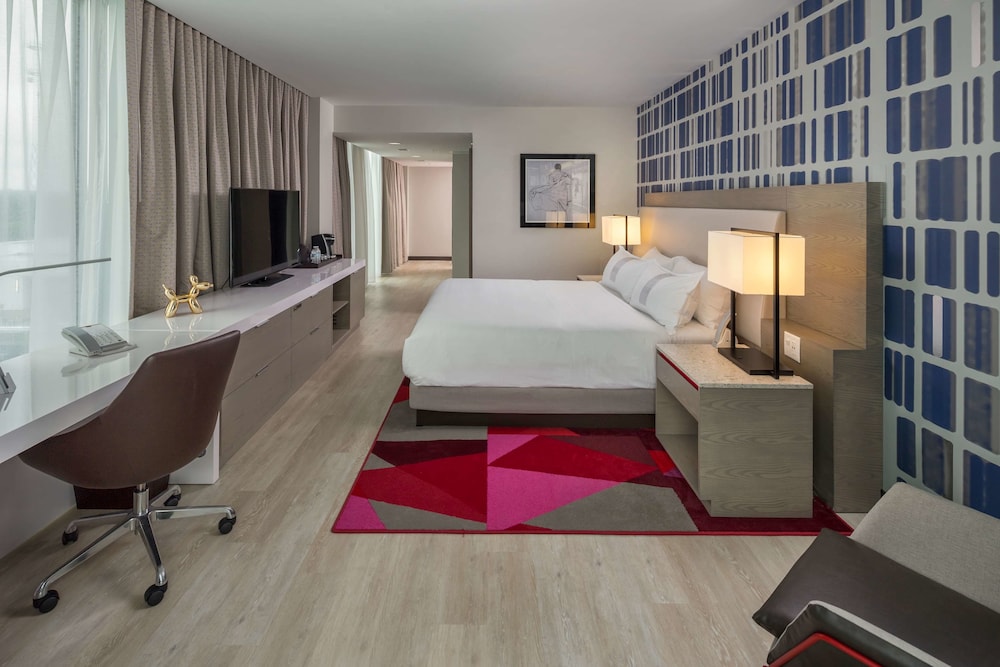 Junior Suite, Corner