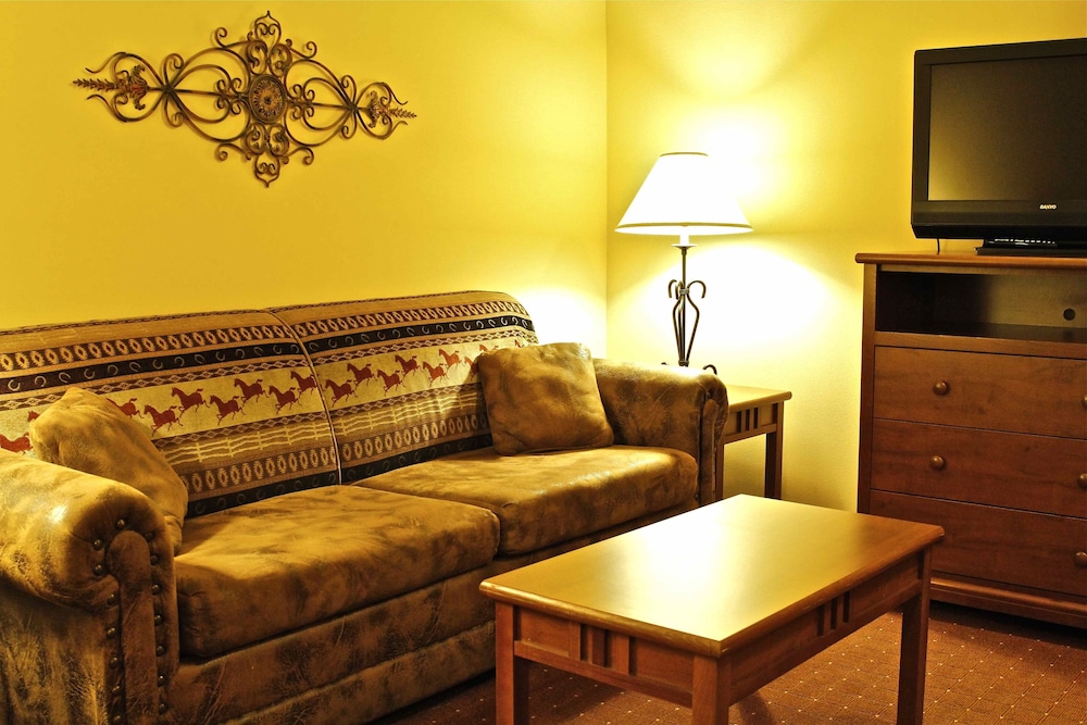 Suite, 1 King Bed with Sofa bed - Photo 3