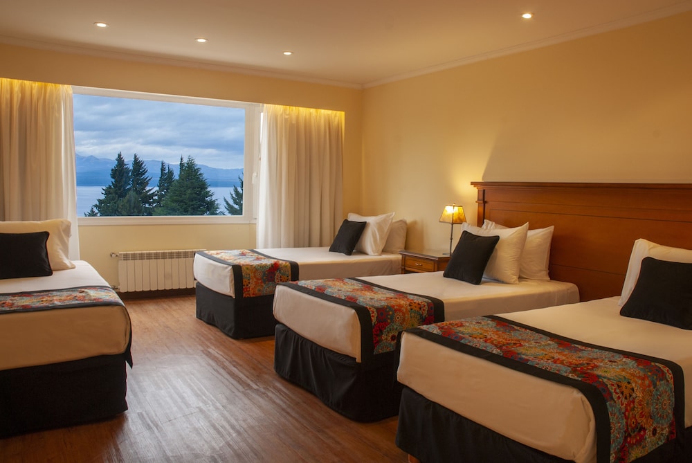 Superior Quadruple Room, Lake View photo 3