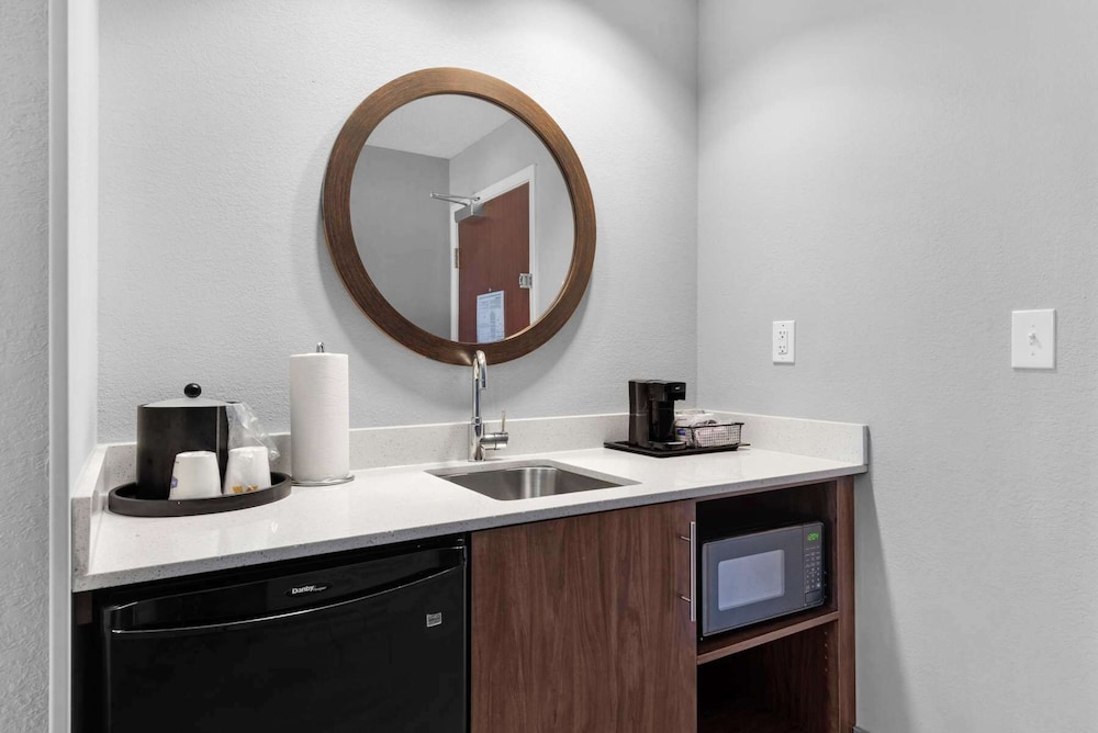Studio suite one king non smoking - Photo 1