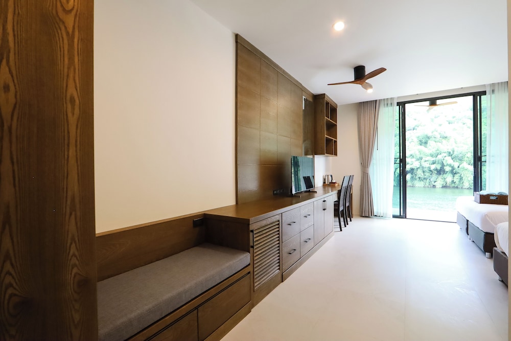 Deluxe Quadruple Room - Photo 10