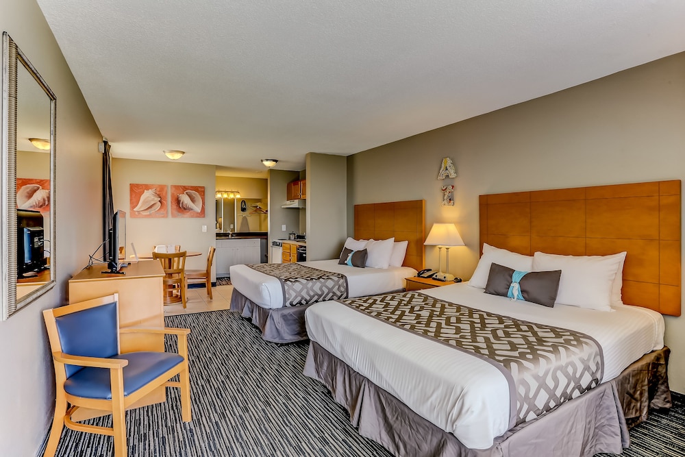 Suite, 2 Queen Beds, Kitchen, Oceanfront