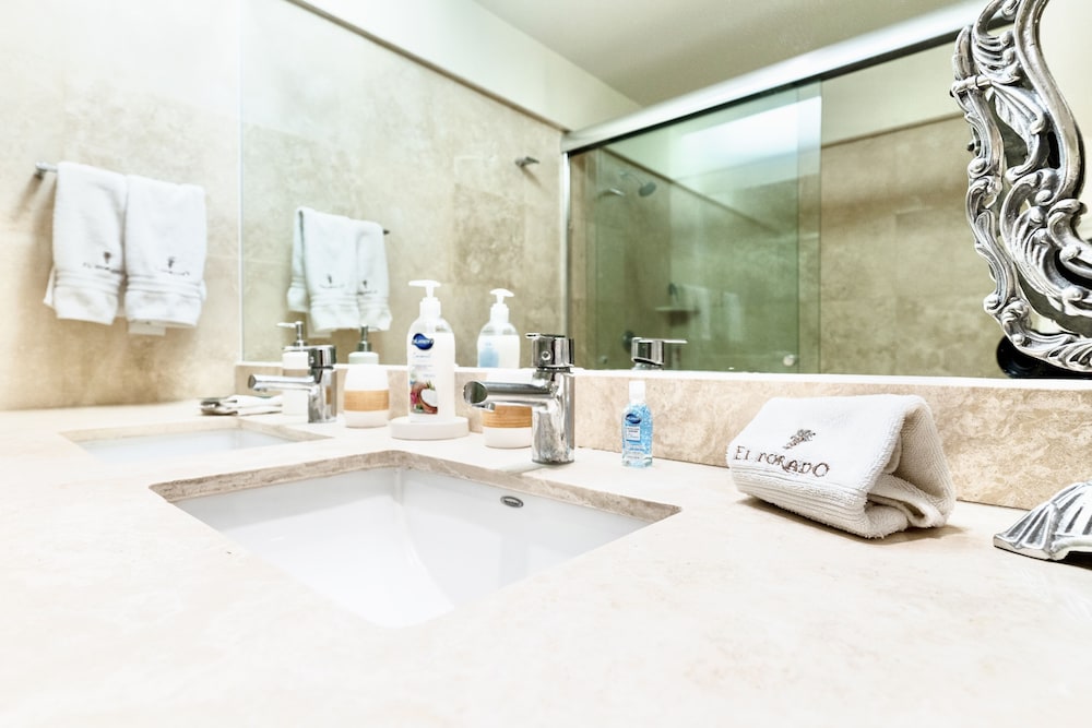 Premier Condo photo 3