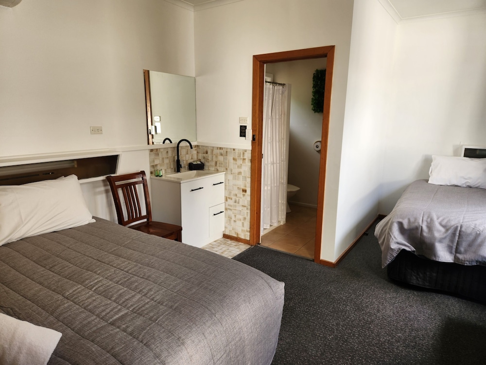 Classic Twin Room photo 2