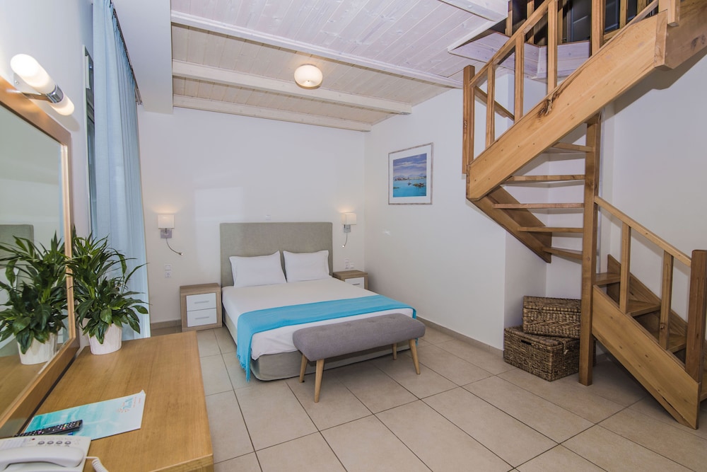 Deluxe Suite (Village View)