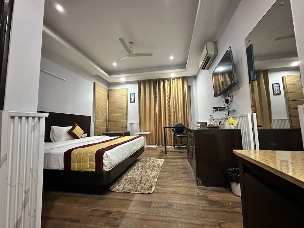 Luxury Double Room, Balcony, City View photo 2