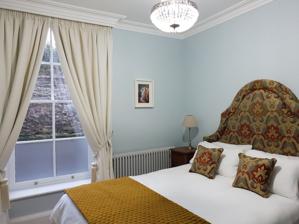 Two Bedroom Luxury Apartment - The Deanery - (Adjacent to hotel less than 15metres)