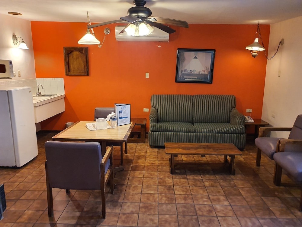 Executive Suite - Photo 6