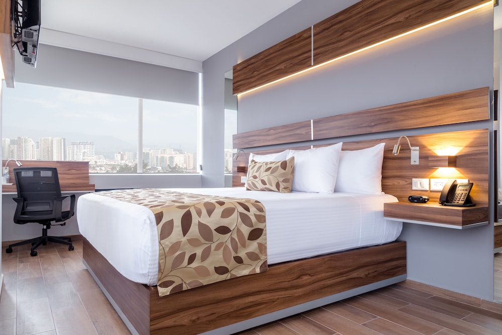 Standard Room, 1 King Bed, Non Smoking - Photo 4