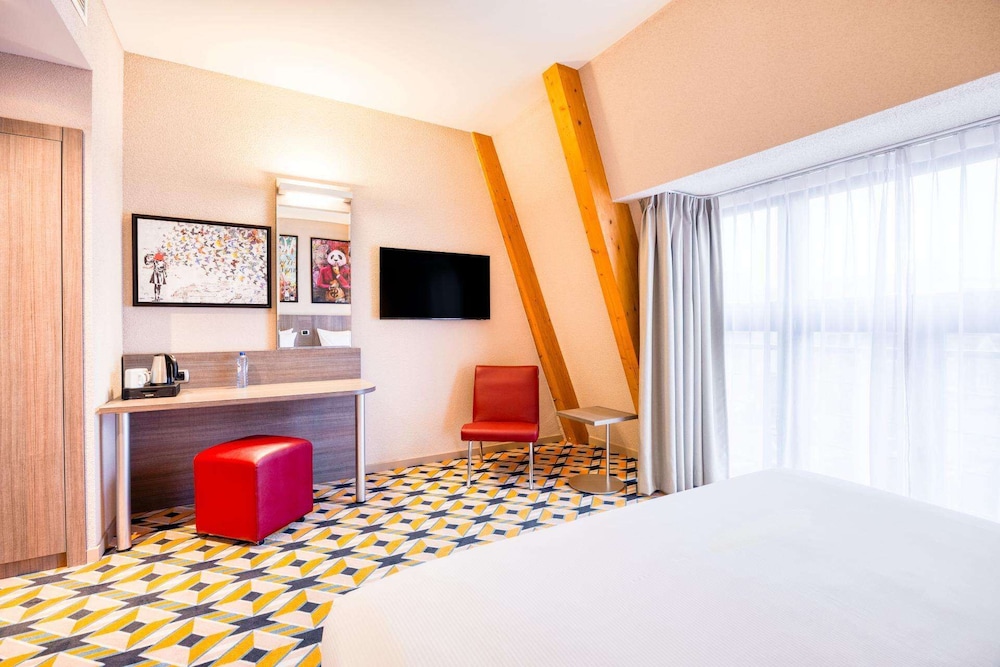 Premium Double Room, 1 King Bed - Photo 4