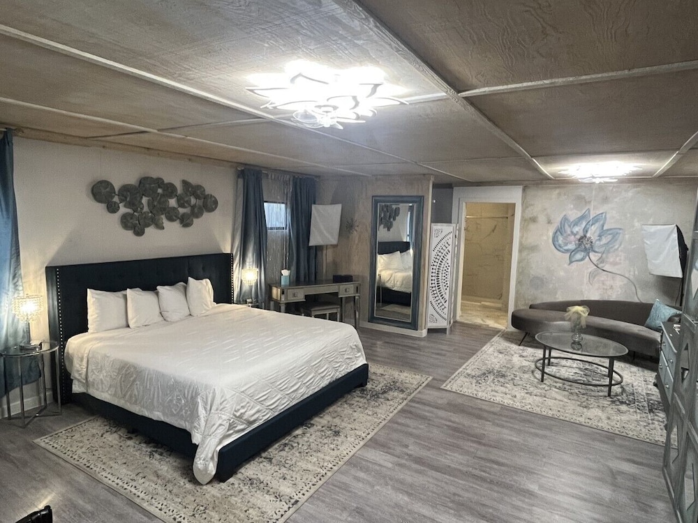 Faythe Bridal Suite photo 1