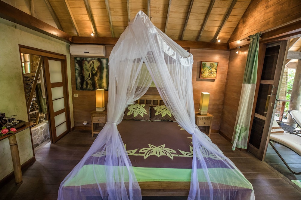 Classic Room, 1 Queen Bed, Pool View photo 3
