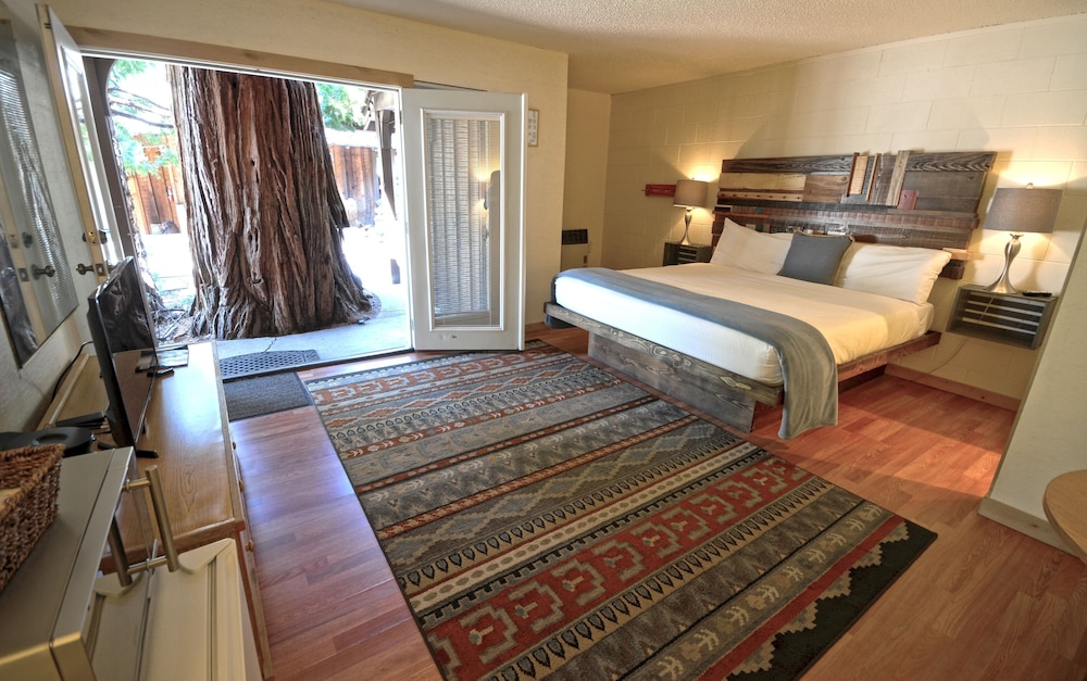 Standard Room, 1 King Bed photo 1