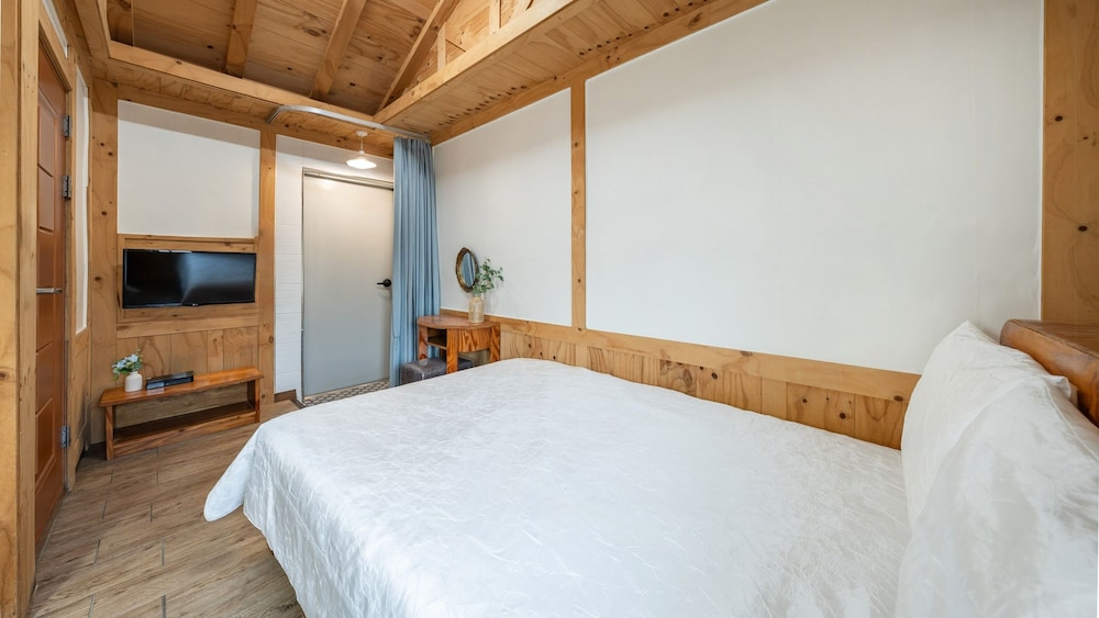 Basic Room, 1 Bedroom (Sweet Potato Room (Pet/ Private BBQ))