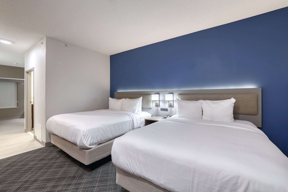 2 Queen Beds - Accessible photo 2