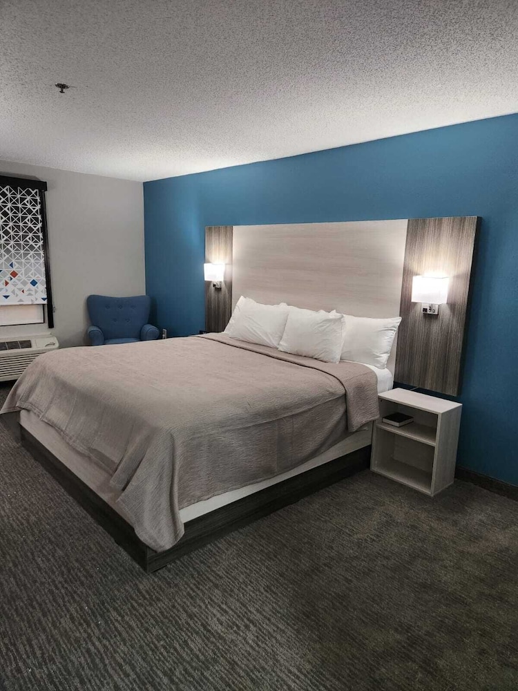 Room, 1 King Bed, Accessible, Non Smoking - Photo 1