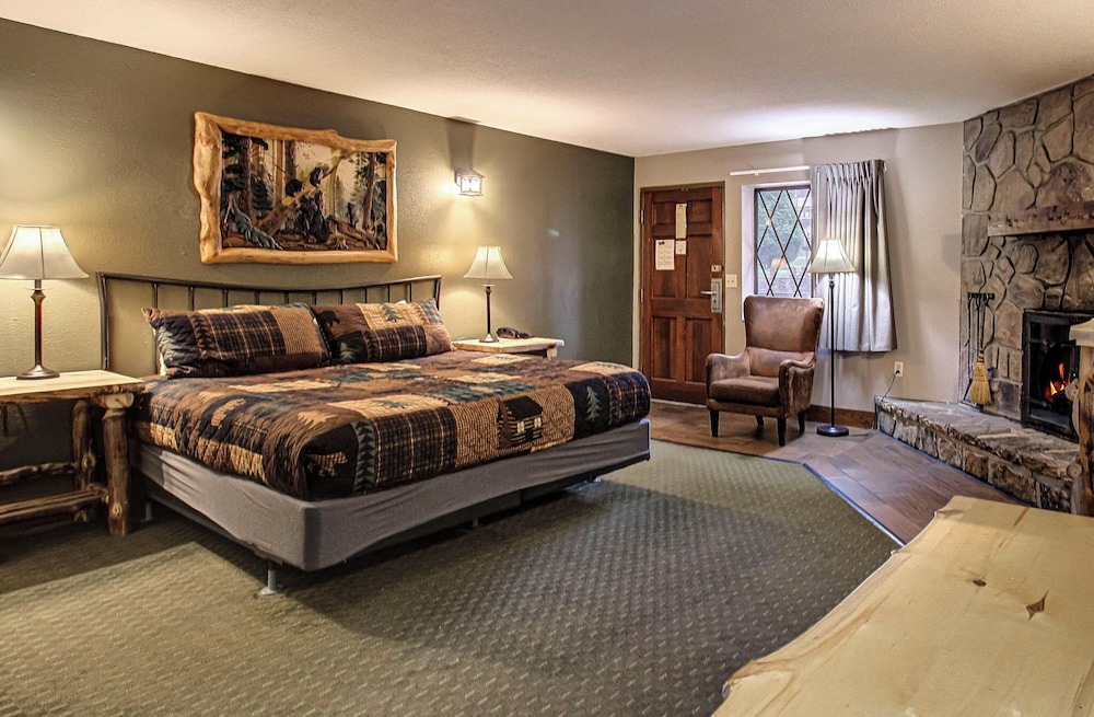 Riverside Deluxe King with Fireplace. - Photo 1