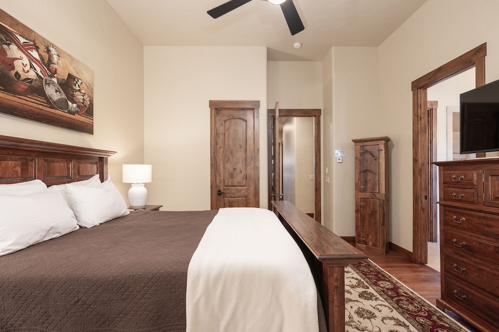Townhome, 4 Bedrooms photo 1