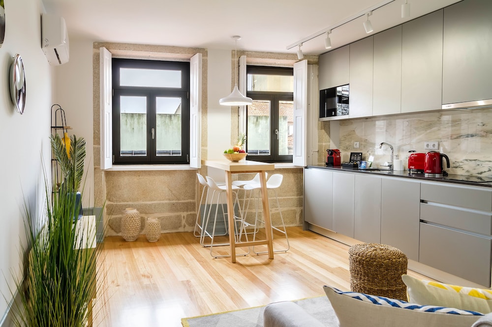 Duplex, 2 Bedrooms (Bright Iris – 3F)