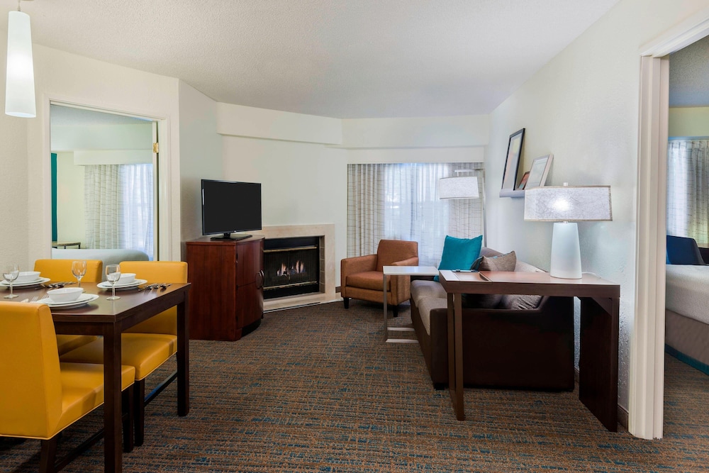 Suite, 2 Bedrooms, Fireplace photo 1