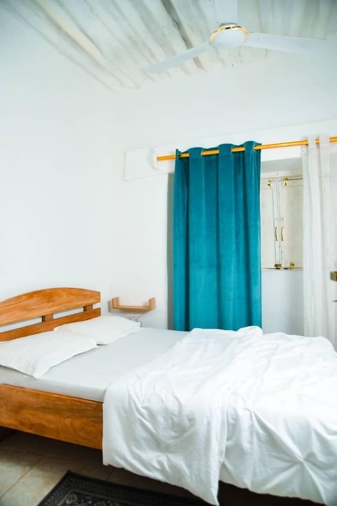 Basic Shared Dormitory, City View photo 1