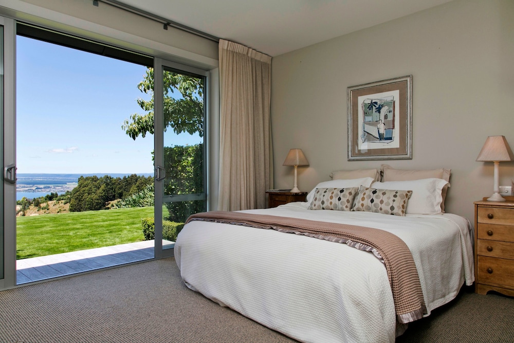 Luxury Apartment, 2 Bedrooms, Lake View, Lakeside photo 1