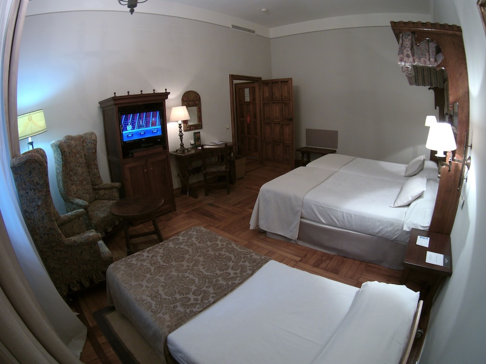 Standard Twin Room (3 Adults) photo 2