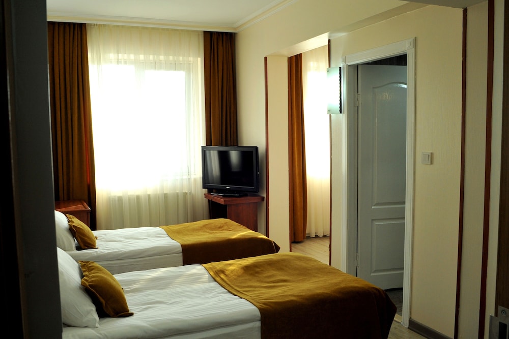 Economy Twin Room photo 2