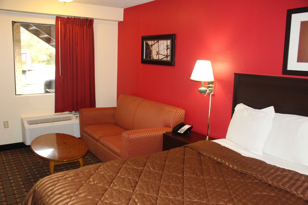 Room, 1 King Bed, Non Smoking - Photo 3